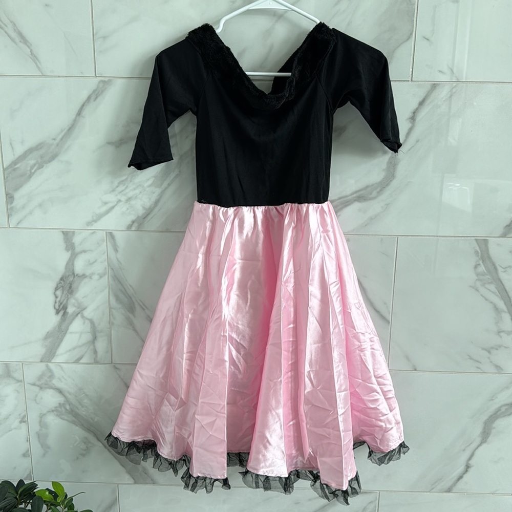 Girls 50s Dress with Poodle Halloween Costume
Size Medium (8-10) - Picture 4 of 8